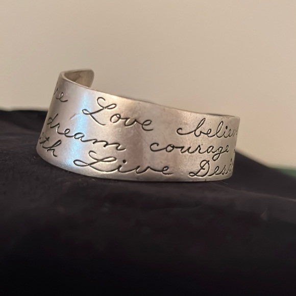 Chicos Live By Inspiration Cuff Silvertone - Picture 1 of 8